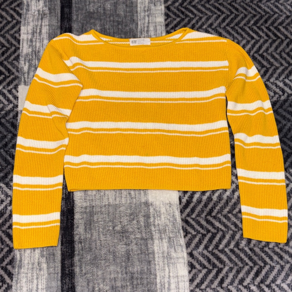 🐢H&M Yellow and White Striped Cropped Knit Sweater